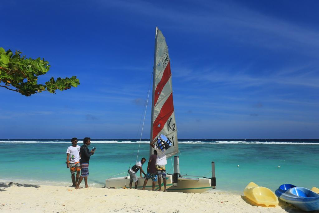 Ripple Beach Inn Hulhumale Exteriör bild